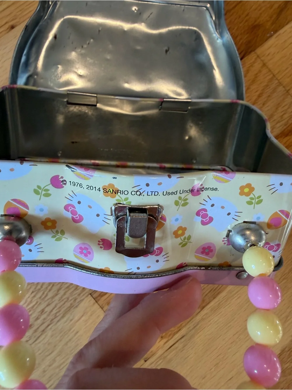 Hello Kitty Beaded Handle Tin Purse (Spring/Easter Theme)